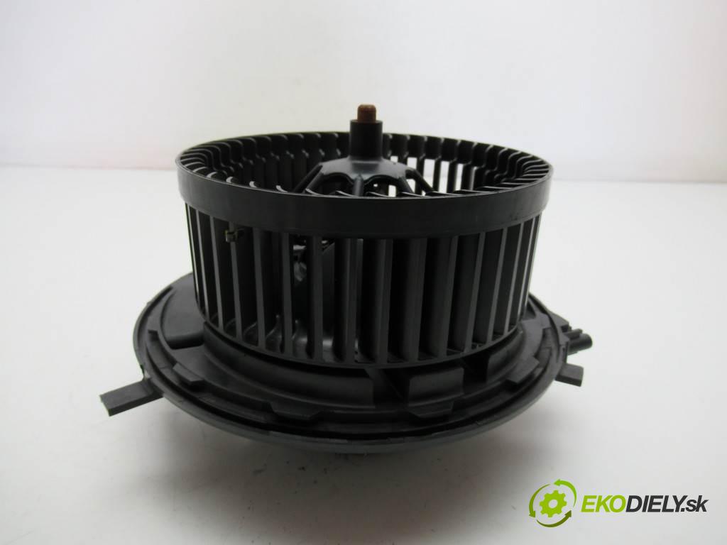 Skoda Octavia III  2016 110 kW LIFTBACK 5D 1.4TSI 150KM 12-20 1400 ventilátor - topení 5Q1819021A (Ventilátory topení)