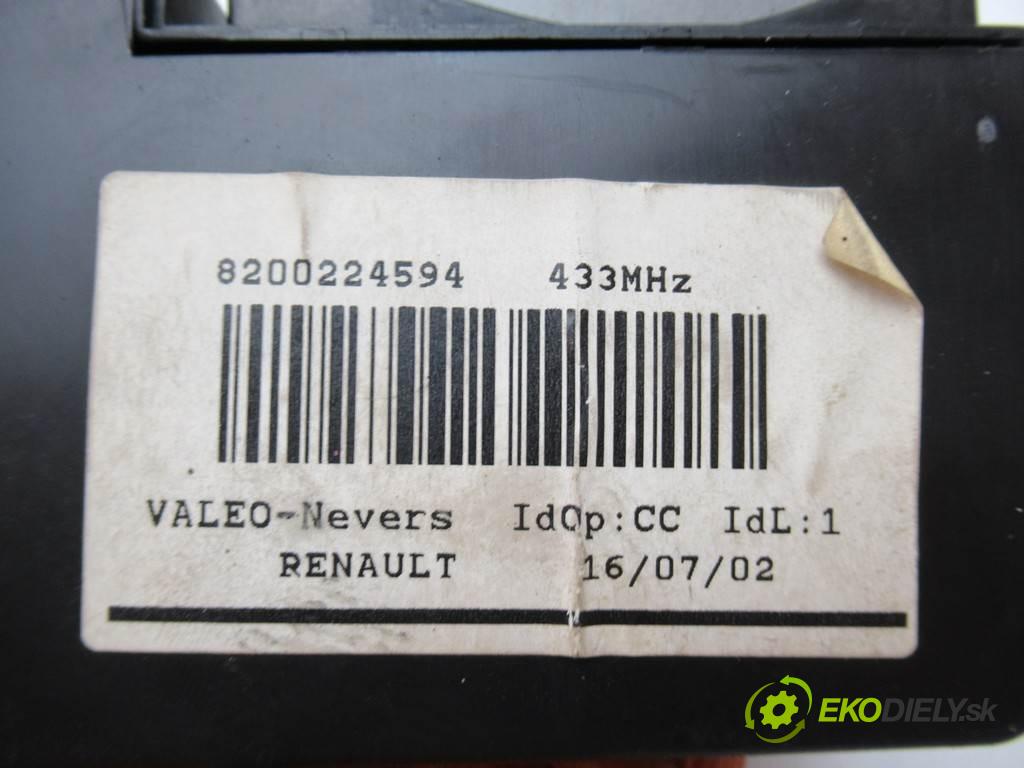 Renault Espace IV  2002 120kw 2.0T 163KM 02-06 2000 spinačka 8200224594 8200004282 (Spínacie skrinky a kľúče)
