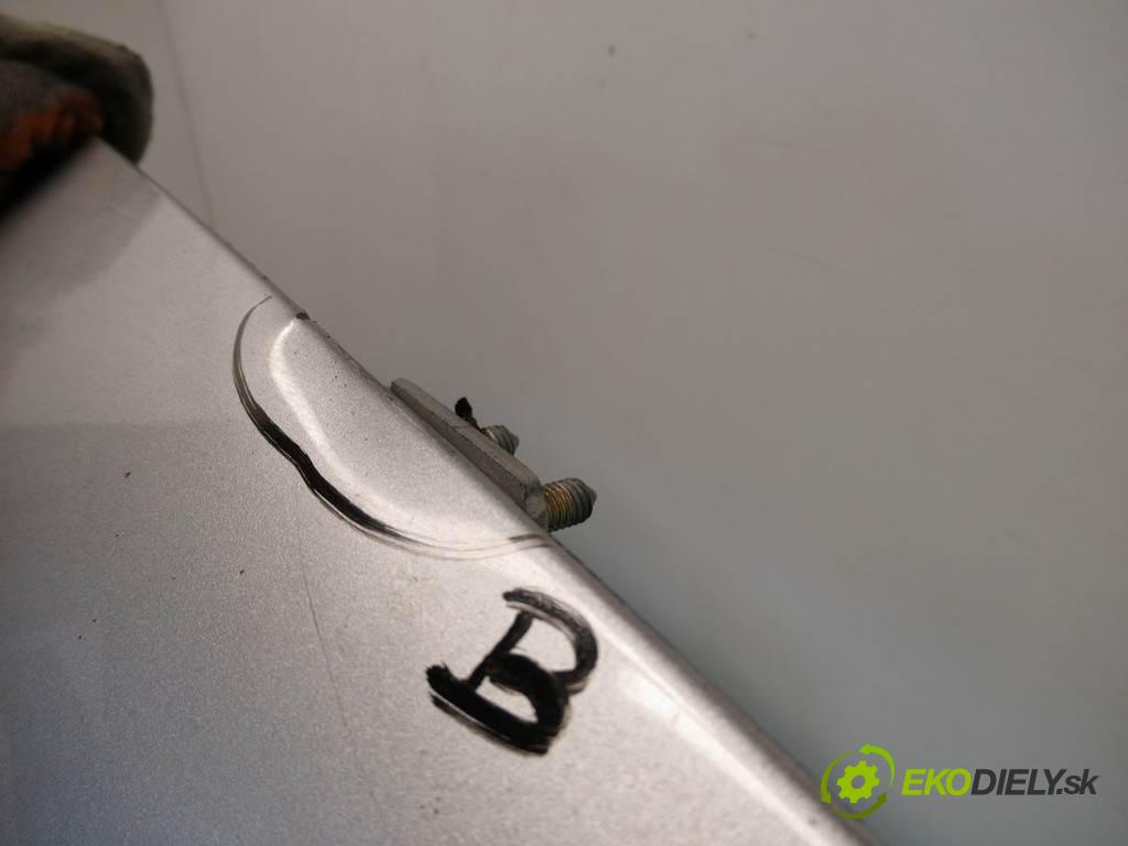 Kia Carens II  2005 82,5 2.0CRDI 113KM 02-06 2000 zadní část kapota  (Zadní kapoty)