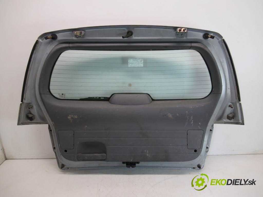 Kia Carens II  2005 82,5 2.0CRDI 113KM 02-06 2000 zadní část kapota  (Zadní kapoty)