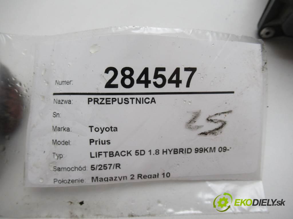 Toyota Prius  2012 73 kW LIFTBACK 5D 1.8 HYBRID 99KM 09-15 1800 Škrtiaca klapka 22030-37060 (Škrtiace klapky)