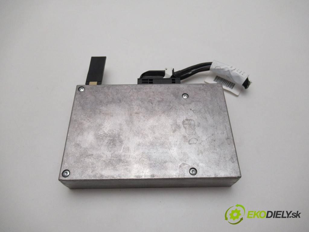 Audi A4 B7    KOMBI 5D 2.0TDI 140KM 04-08  Modul BLUETOOTH 8P0862335M (Ostatné)