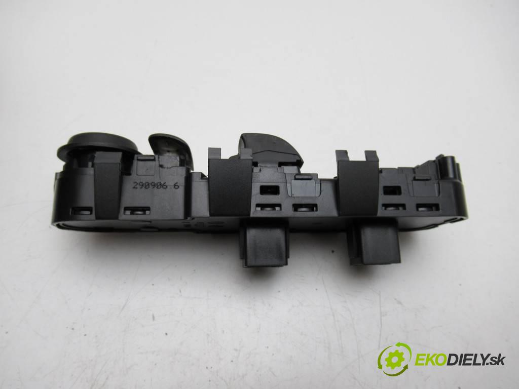 Citroen C4  2006 65 kW HATCHBACK 5D 1.4B 88KM 04-10 1400 Prepínač okien 9651464277 (Prepínače, spínače, tlačidlá a ovládače kúrenia)