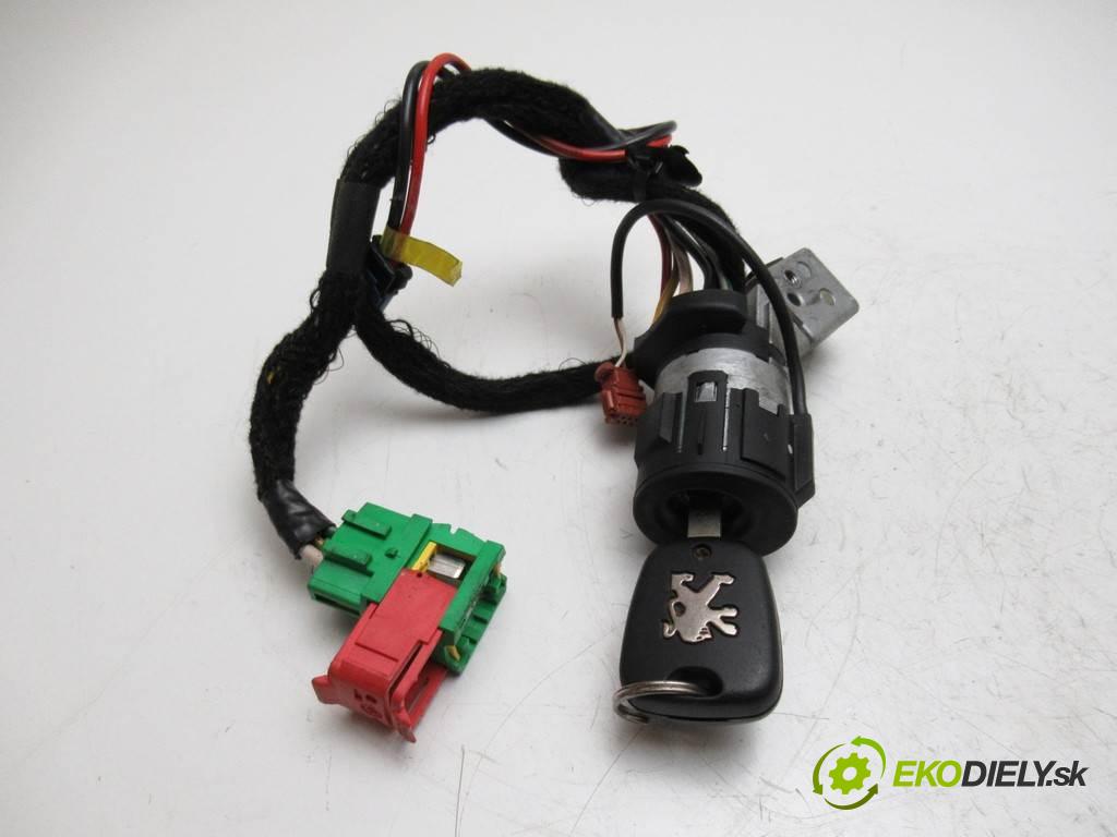 Peugeot 307  2002 66 kW HATCHBACK 5D 2.0HDI 90KM 01-05 2000 spinačka 36353100 (Spínacie skrinky a kľúče)