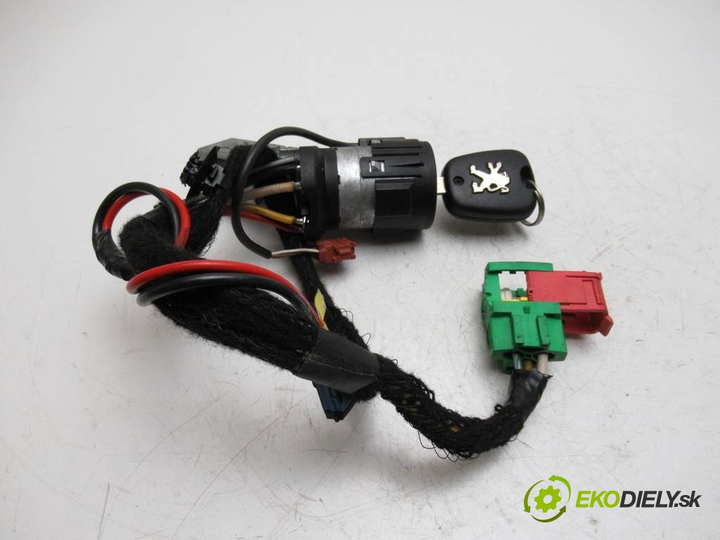 Peugeot 307  2002 66 kW HATCHBACK 5D 2.0HDI 90KM 01-05 2000 spinačka 36353100 (Spínacie skrinky a kľúče)