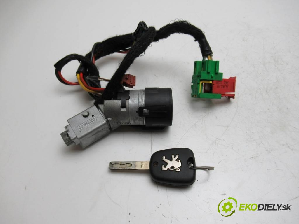 Peugeot 307  2002 66 kW HATCHBACK 5D 2.0HDI 90KM 01-05 2000 spinačka 36353100 (Spínacie skrinky a kľúče)