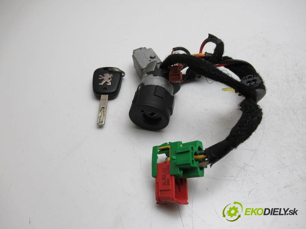 Peugeot 307  2002 66 kW HATCHBACK 5D 2.0HDI 90KM 01-05 2000 spinačka 36353100 (Spínacie skrinky a kľúče)