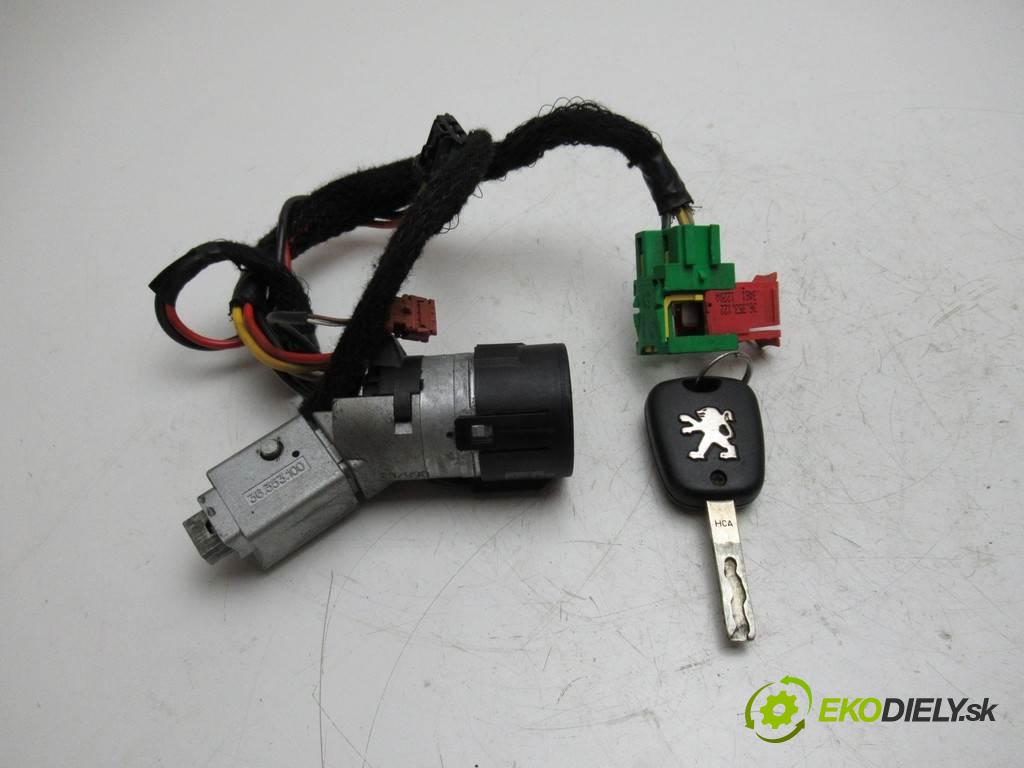 Peugeot 307  2002 66 kW HATCHBACK 5D 2.0HDI 90KM 01-05 2000 spinačka 36353100 (Spínacie skrinky a kľúče)