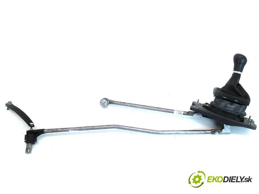 Audi A4 B8  2008 105KW KOMBI 2.0TDI 143KM 08-15 2000 Kulisa 8K0711025K (Rýchlostné páky / kulisy)