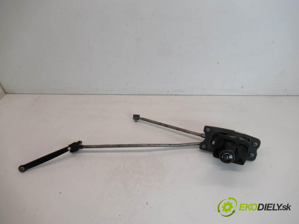 Audi A4 B8  2008 105KW KOMBI 2.0TDI 143KM 08-15 2000 Kulisa 8K0711025K (Rýchlostné páky / kulisy)