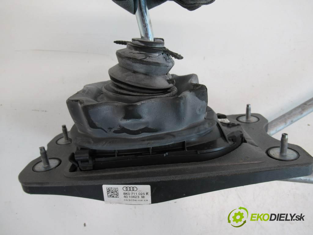 Audi A4 B8  2008 105KW KOMBI 2.0TDI 143KM 08-15 2000 Kulisa 8K0711025K (Rýchlostné páky / kulisy)