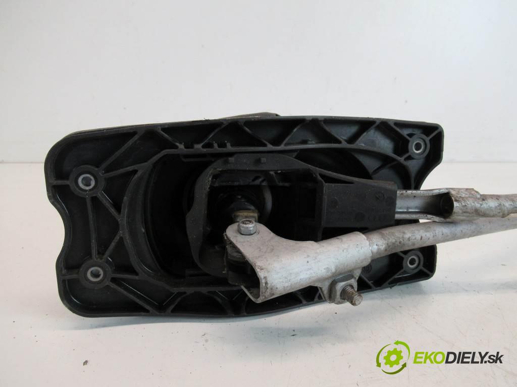 Audi A4 B8  2008 105KW KOMBI 2.0TDI 143KM 08-15 2000 Kulisa 8K0711025K (Rýchlostné páky / kulisy)