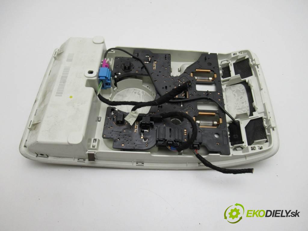 Audi A4 B8  2008 105KW KOMBI 2.0TDI 143KM 08-15 2000 svetlo stropné 8T0947135A (Osvetlenie interiéru)