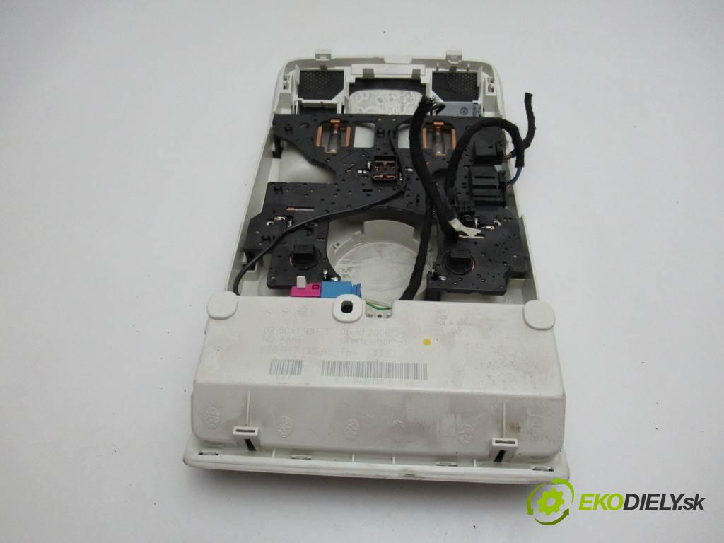 Audi A4 B8  2008 105KW KOMBI 2.0TDI 143KM 08-15 2000 svetlo stropné 8T0947135A (Osvetlenie interiéru)