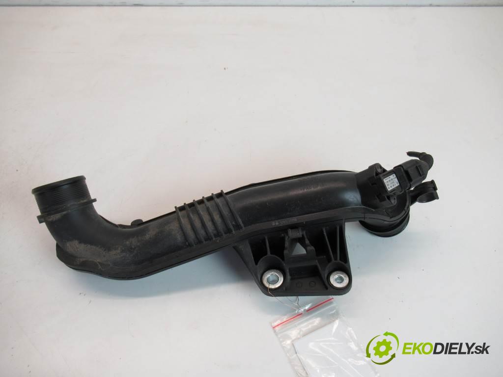 Audi A4 B8  2008 105KW KOMBI 2.0TDI 143KM 08-15 2000 Rúra hadice trubka vzduchu 8K0145673L (Hadice chlazení vzduchu)