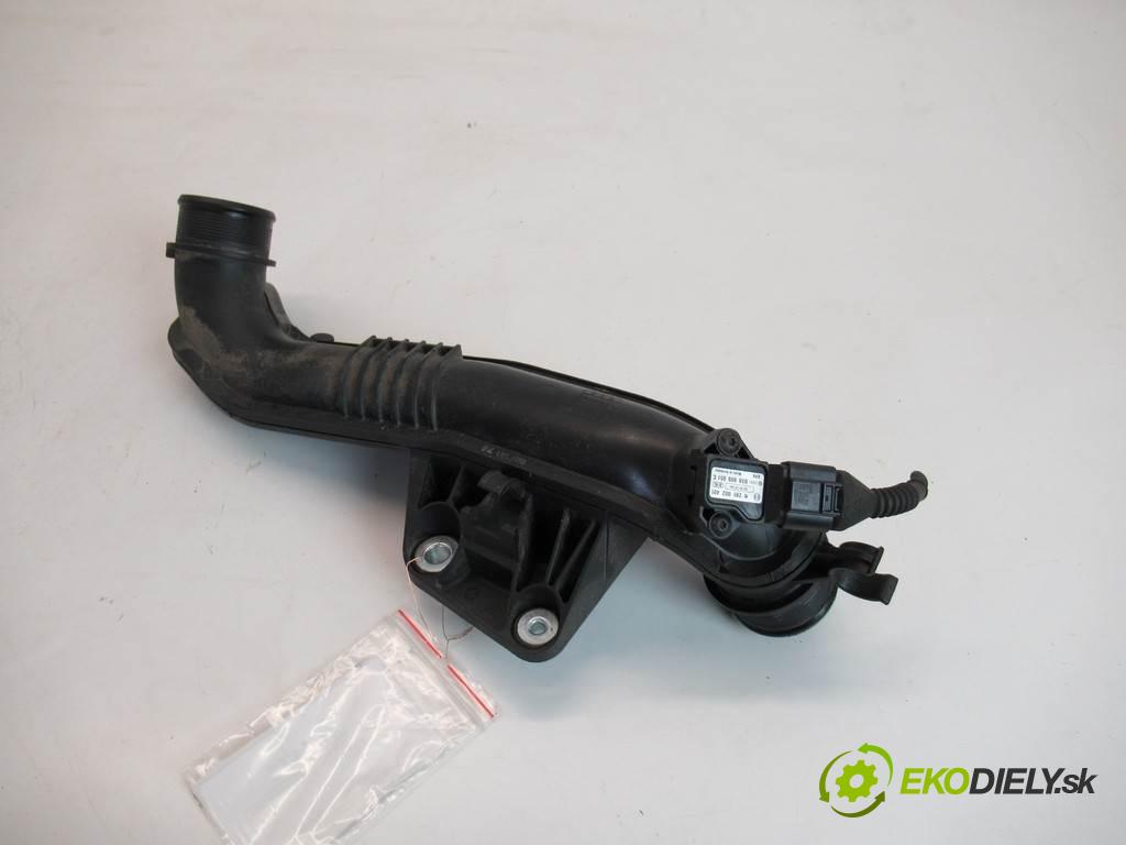 Audi A4 B8  2008 105KW KOMBI 2.0TDI 143KM 08-15 2000 Rúra hadice trubka vzduchu 8K0145673L (Hadice chlazení vzduchu)