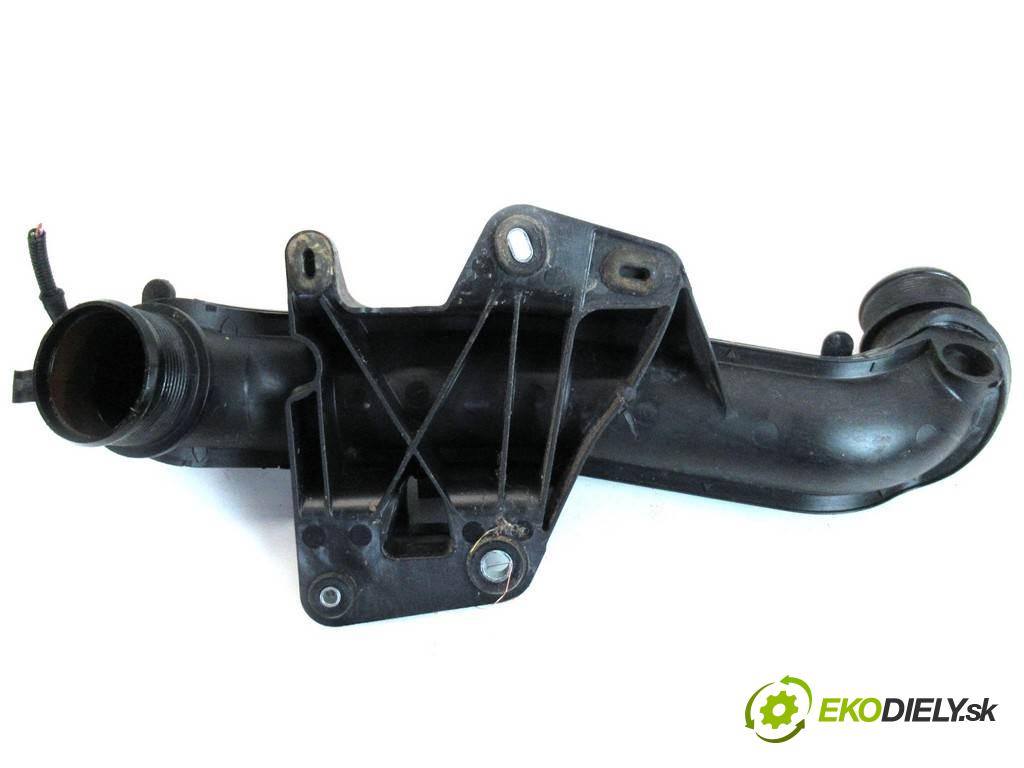 Audi A4 B8  2008 105KW KOMBI 2.0TDI 143KM 08-15 2000 Rúra hadice trubka vzduchu 8K0145673L (Hadice chlazení vzduchu)