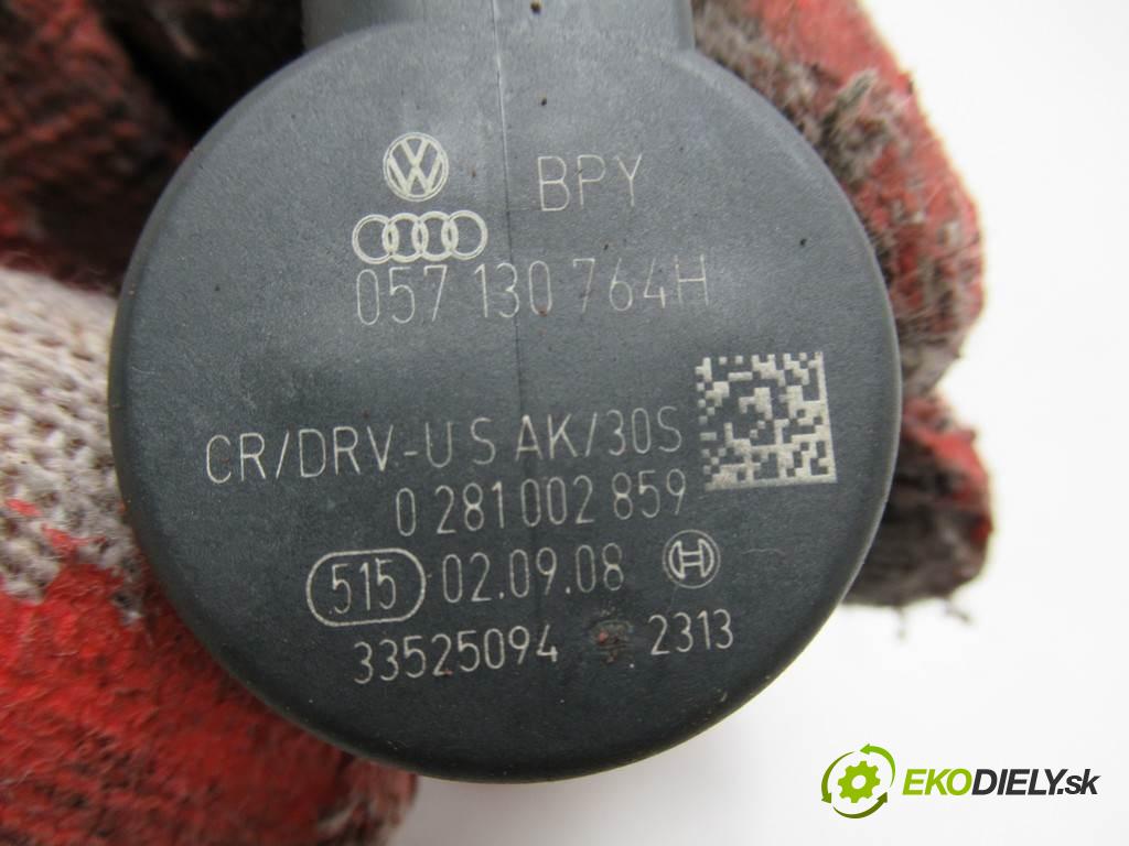 Audi A4 B8    KOMBI 2.0TDI 143KM 08-15  Regulátor tlaku paliva 057130764H (Ostatné)