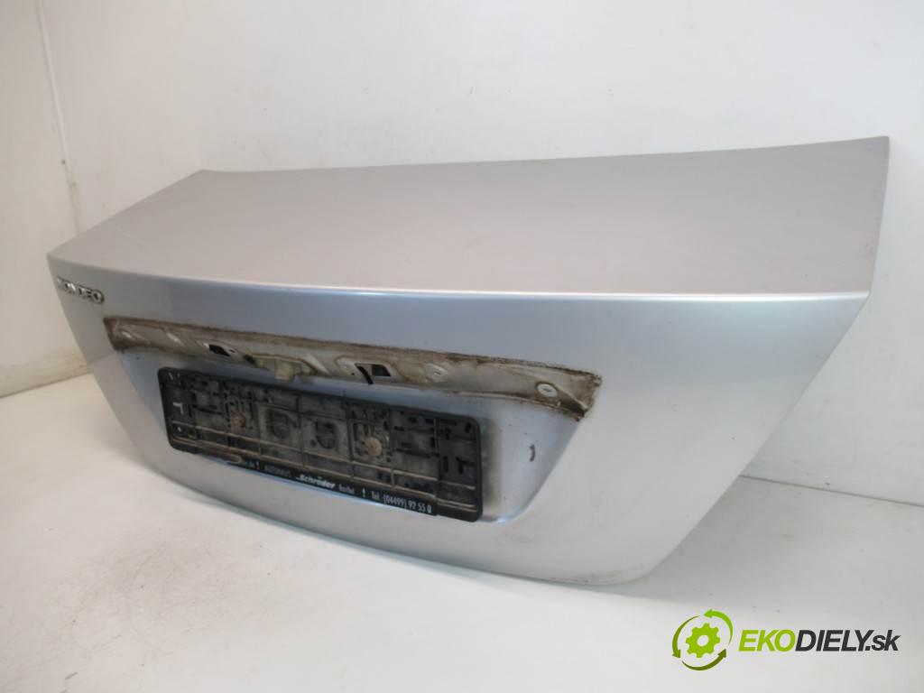 Ford Mondeo Mk3  2001 88kw SEDAN 2.0 TDDI 90KM 00-07 2000 zadní část kapota  (Zadní kapoty)