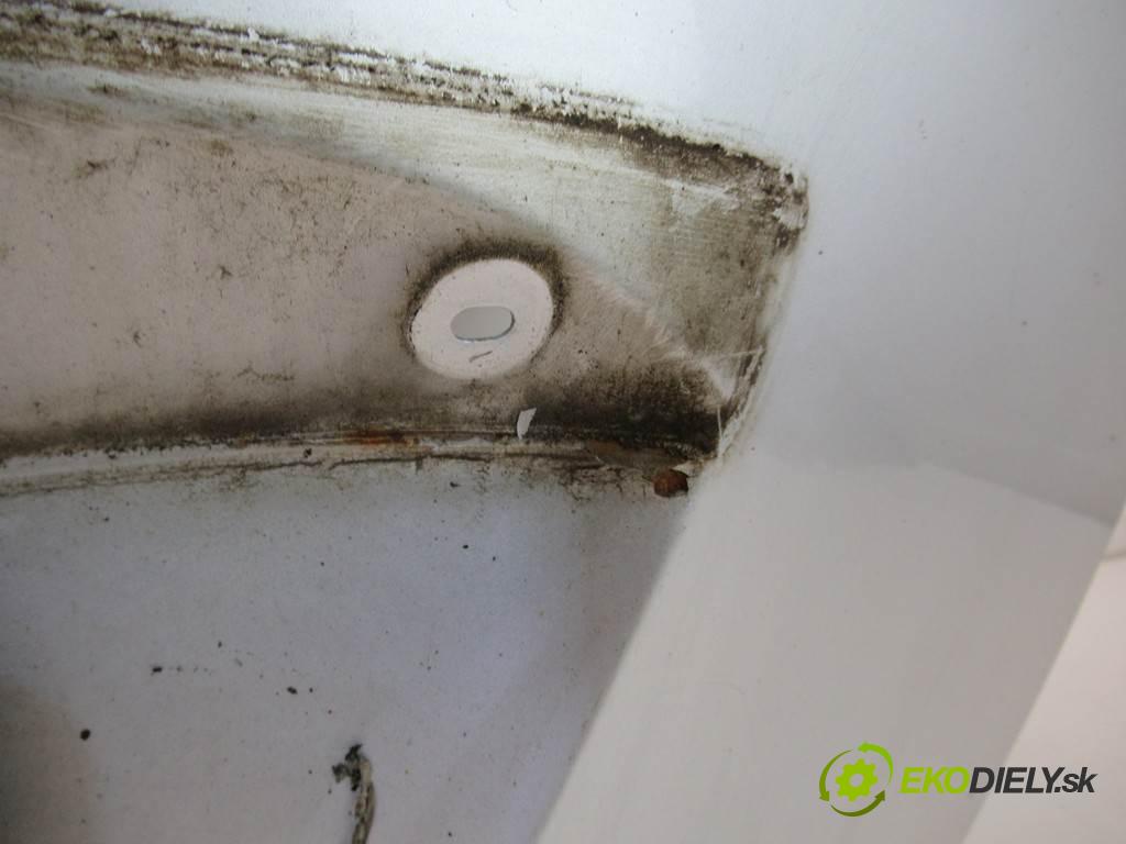 Ford Mondeo Mk3  2001 88kw SEDAN 2.0 TDDI 90KM 00-07 2000 zadní část kapota  (Zadní kapoty)