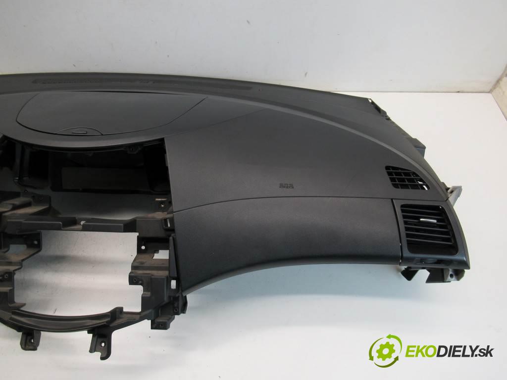 Mitsubishi Grandis  2006 100KW 2.0TDI DID 136KM 03-11 1968 Palubná doska AirBag airbag