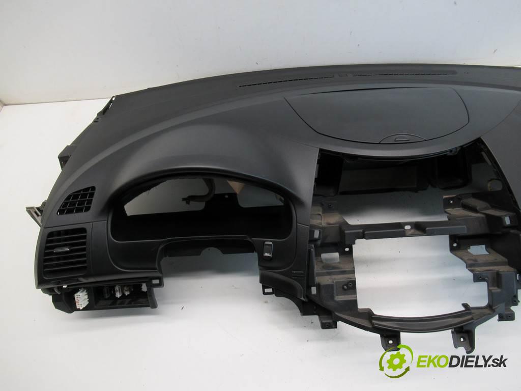 Mitsubishi Grandis  2006 100KW 2.0TDI DID 136KM 03-11 1968 Palubná doska AirBag airbag
