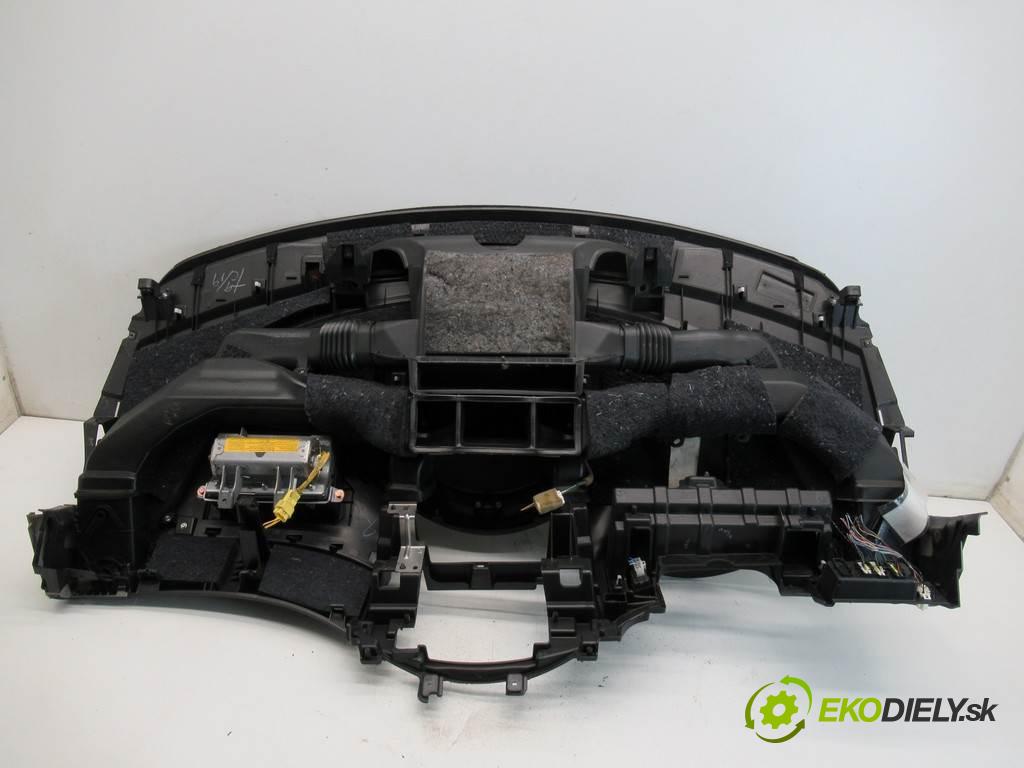 Mitsubishi Grandis  2006 100KW 2.0TDI DID 136KM 03-11 1968 Palubná doska AirBag airbag