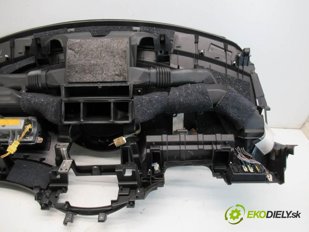 Mitsubishi Grandis  2006 100KW 2.0TDI DID 136KM 03-11 1968 Palubná doska AirBag airbag