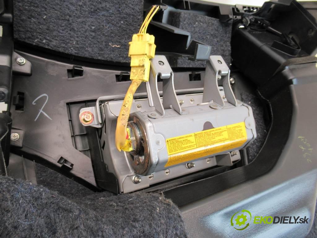 Mitsubishi Grandis  2006 100KW 2.0TDI DID 136KM 03-11 1968 Palubná doska AirBag airbag