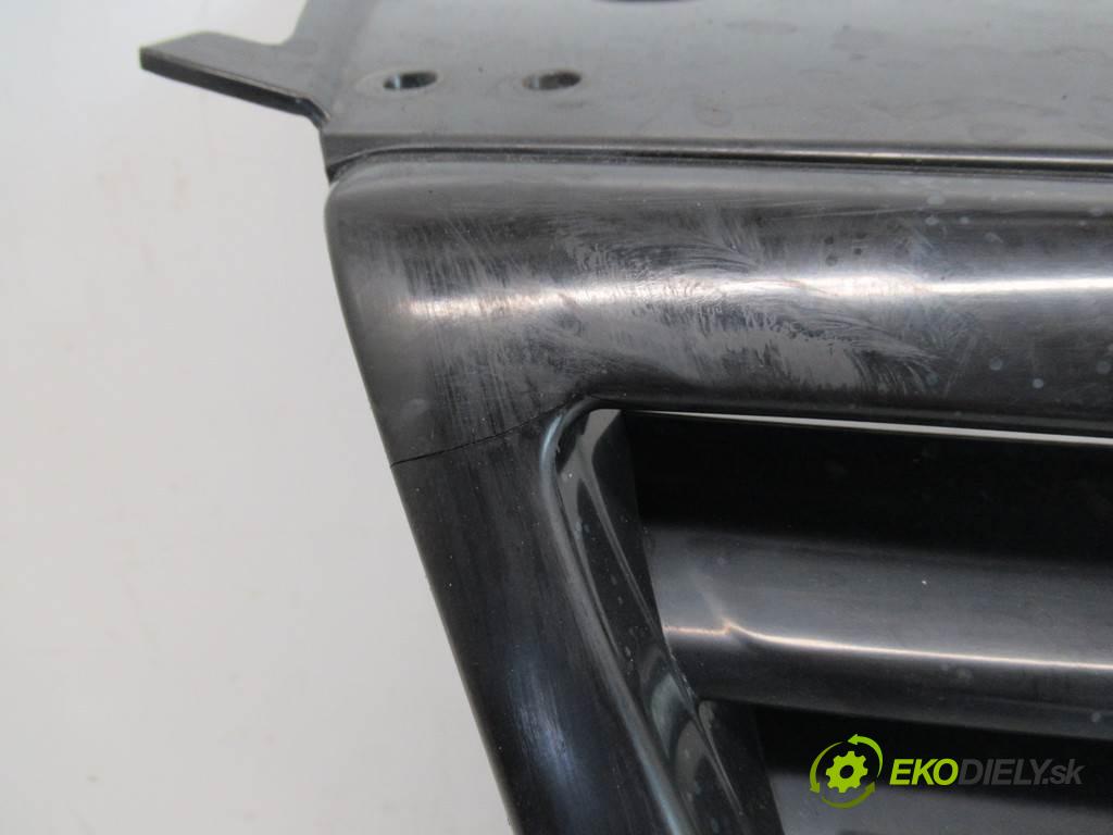 Volkswagen Passat B6  2006 103 kW KOMBI 2.0TDI 140KM 05-10 2000 Mriežka maska  (Mriežky, masky)