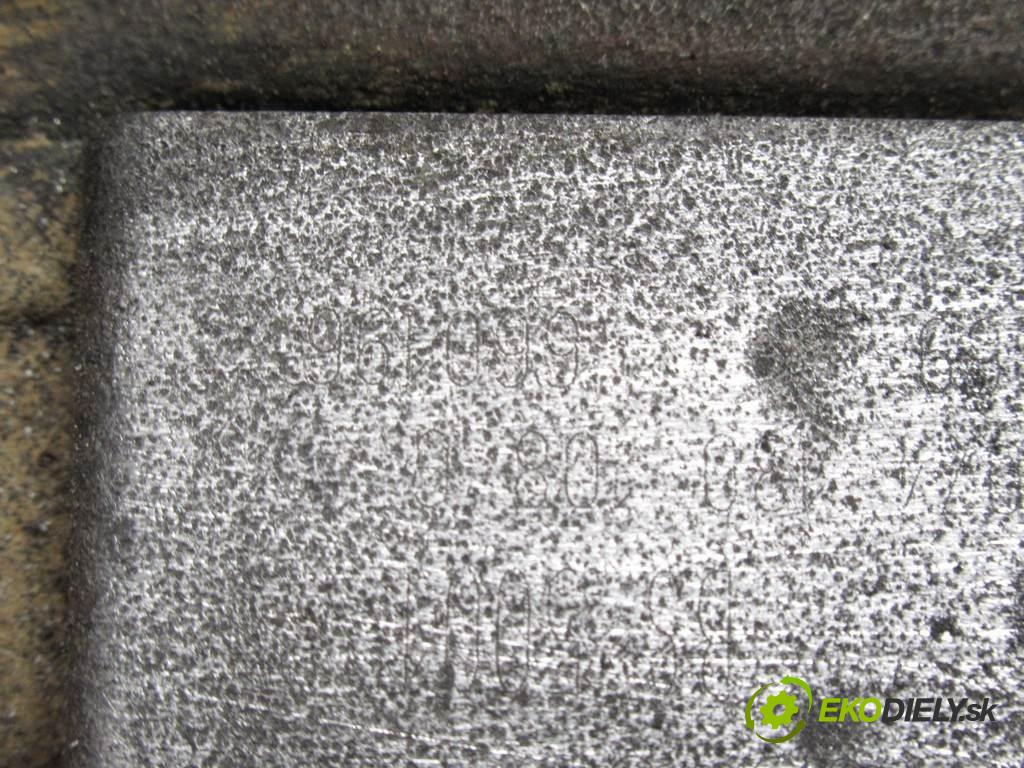 Volkswagen Transporter IV T4  1994  2.4D 78KM 90-03 2400 Pumpa vstrekovacia 074130108G (Vstrekovacie čerpadlá)