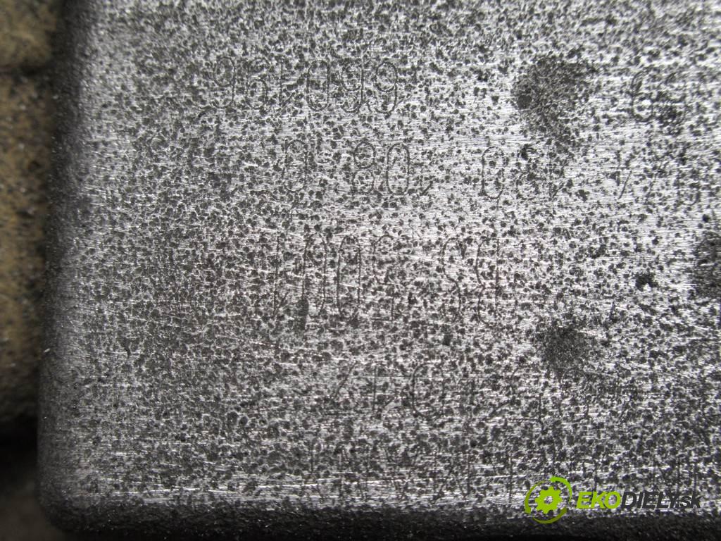 Volkswagen Transporter IV T4  1994  2.4D 78KM 90-03 2400 Pumpa vstrekovacia 074130108G (Vstrekovacie čerpadlá)