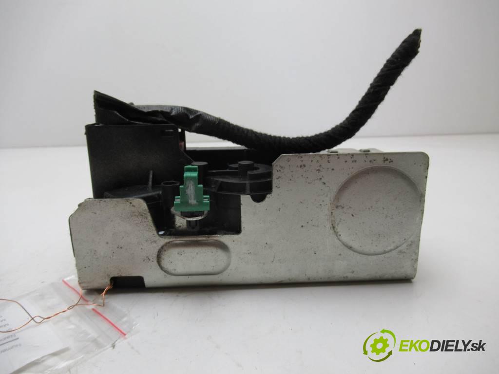 Ford Transit Connect  2010 81 kW MK1 LIFT 1.8TDCI 110KM 06-13 1800 zámok predný pravy 8T1A-V21812-CA