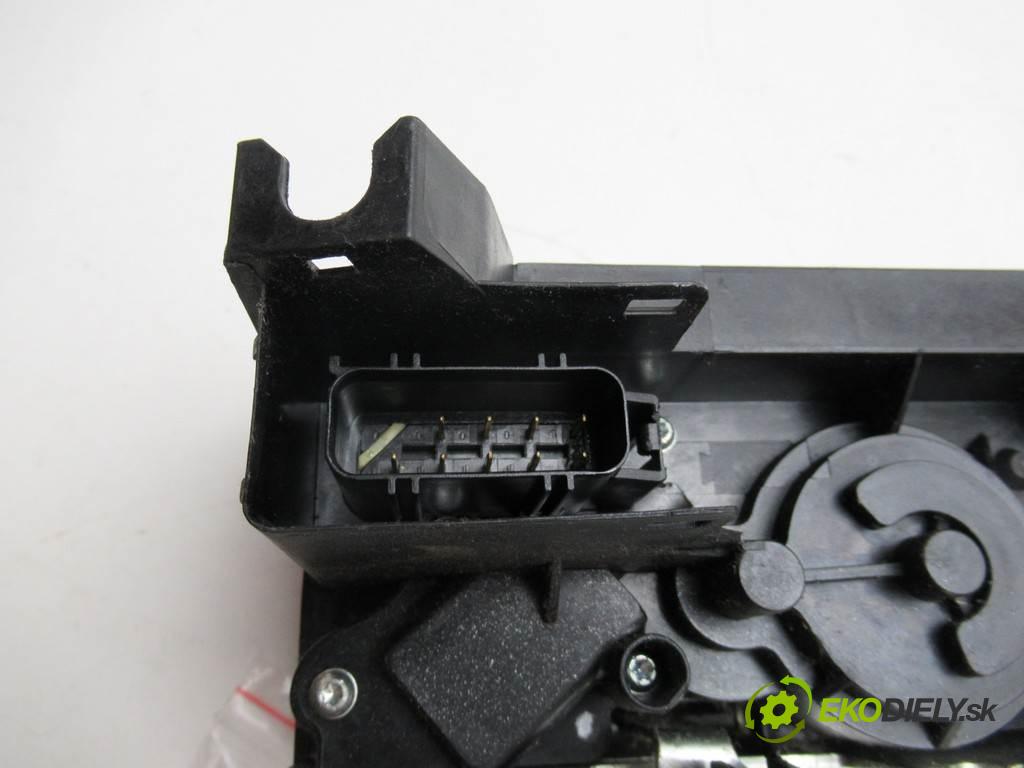 Ford Transit Connect  2010 81 kW MK1 LIFT 1.8TDCI 110KM 06-13 1800 zámok predný pravy 8T1A-V21812-CA