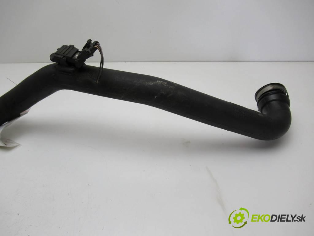 Renault Laguna II    KOMBI 1.9DCI 107KM 01-07  Rúra hadice trubka vzduchu 8200142349 (Hadice chlazení vzduchu)