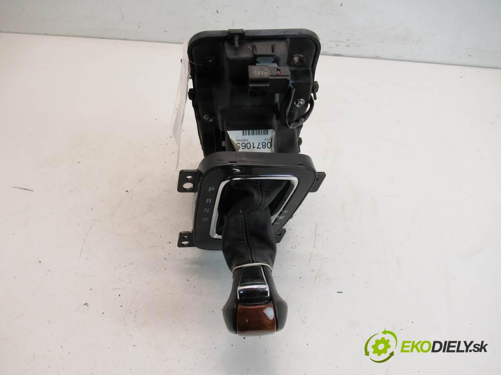 Cadillac CTS II  2012 183KW SEDAN 3.0B V6 274KM 07-14 3000 Kulisa 25907982 (Rýchlostné páky / kulisy)