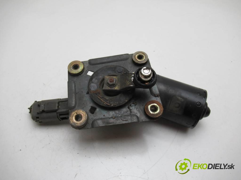 Nissan Terrano II  1999 92 kW 2.7TD 125KM 96-06 2800 Motorček stieračov predný 9390332384 (Motorčeky stieračov predné)