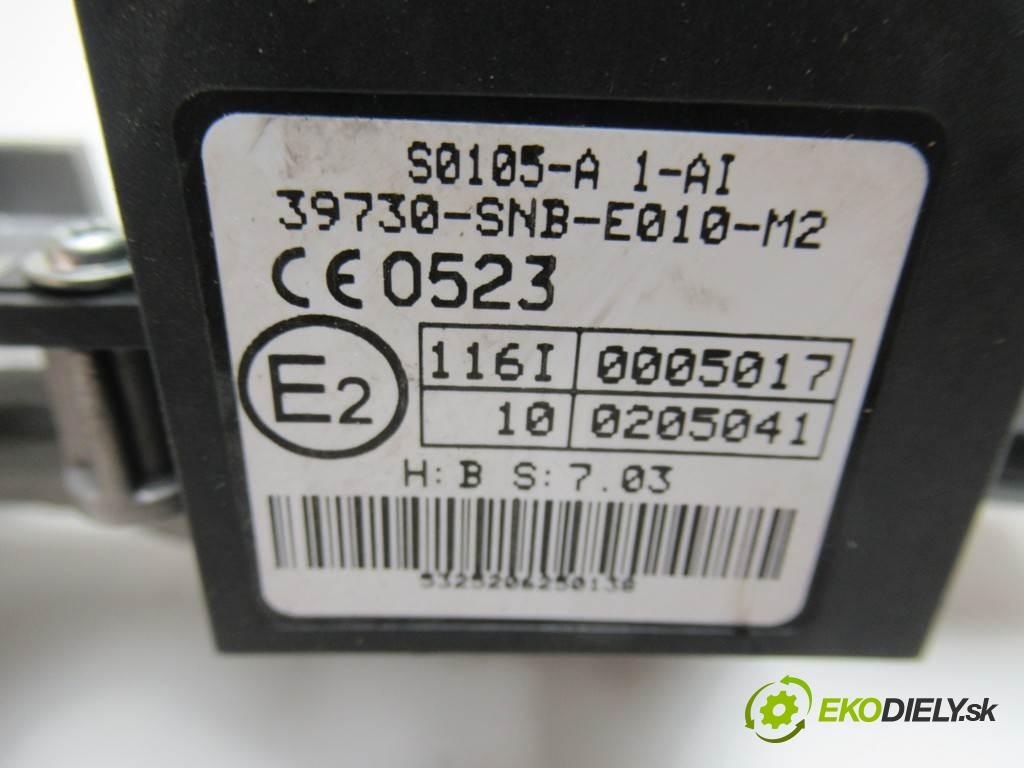 Honda Civic VIII  2006 103 kW SEDAN 1.8B 140KM 06-11 1800 spinačka 39730-SNB-E010-M2 (Spínacie skrinky a kľúče)