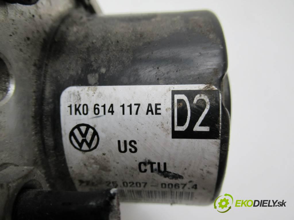 VW GOLF V Kombi 2009 77 kW 1.9 TDI 1896 pumpa ABS 1K0614117AE (Pumpa ABS)