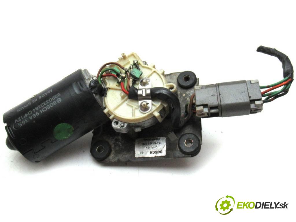 Nissan Terrano II  1993 91 kW 2.4B 124KM 96-06 2400 Motorček stieračov predný 9390332384 (Motorčeky stieračov predné)