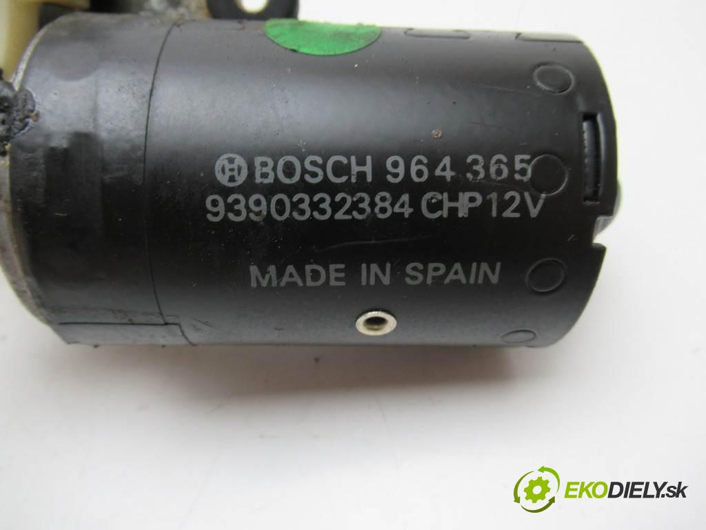 Nissan Terrano II  1993 91 kW 2.4B 124KM 96-06 2400 Motorček stieračov predný 9390332384 (Motorčeky stieračov predné)