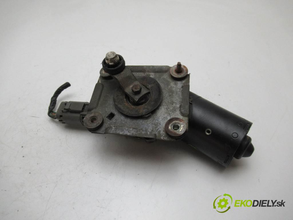 Nissan Terrano II  1993 91 kW 2.4B 124KM 96-06 2400 Motorček stieračov predný 9390332384 (Motorčeky stieračov predné)