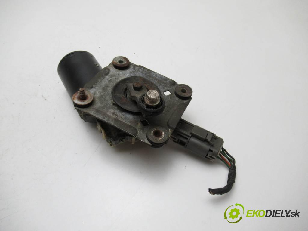 Nissan Terrano II  1993 91 kW 2.4B 124KM 96-06 2400 Motorček stieračov predný 9390332384 (Motorčeky stieračov predné)