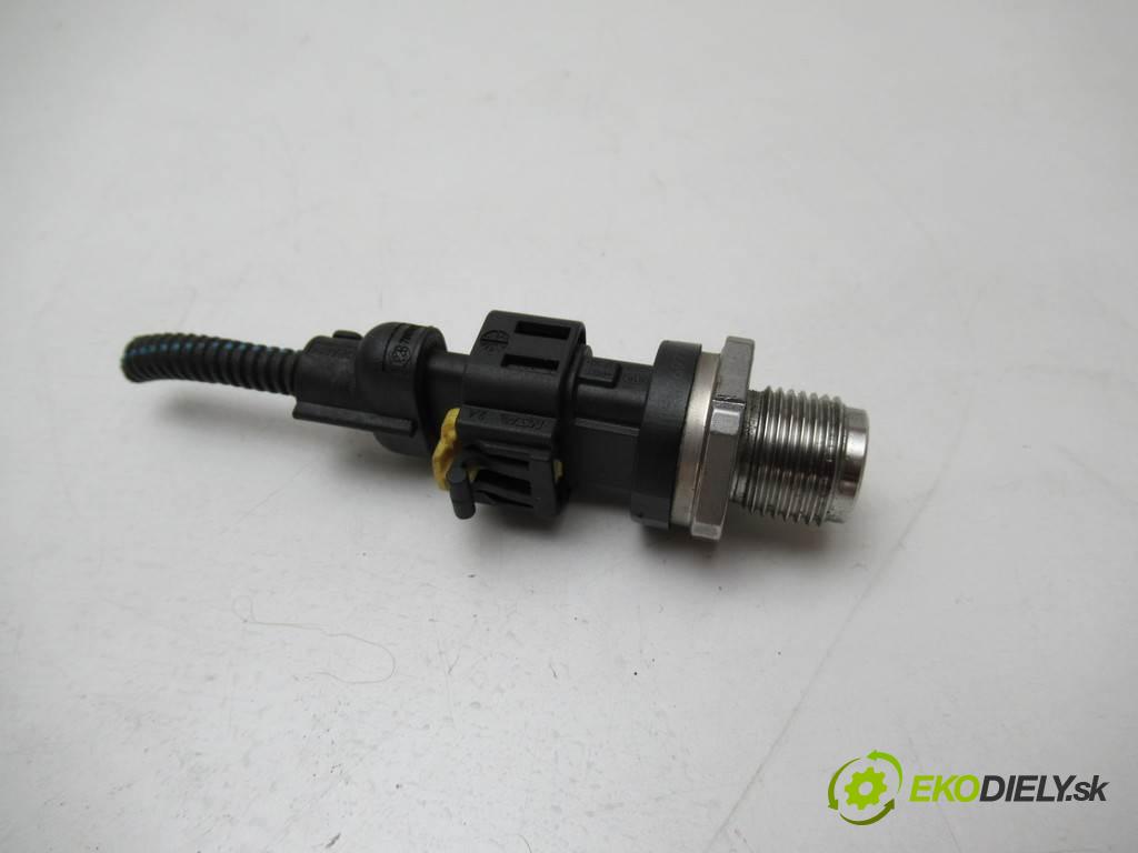 Fiat Doblo II    LIFT 1.6D Multijet 105KM 14-  snímač tlaku paliva 0281006752 55269777 (Snímače)