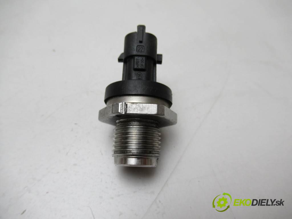 Fiat Doblo II    LIFT 1.6D Multijet 105KM 14-  snímač tlaku paliva 0281006752 55269777 (Snímače)