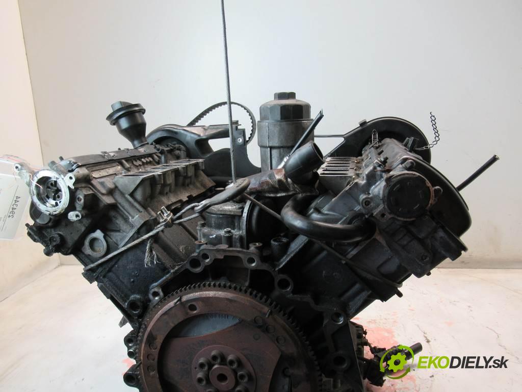 Audi A4 B6  2002 132 kW KOMBI 2.5TDI V6 180KM 00-04 2500 Motor AKE (Motory (kompletné))