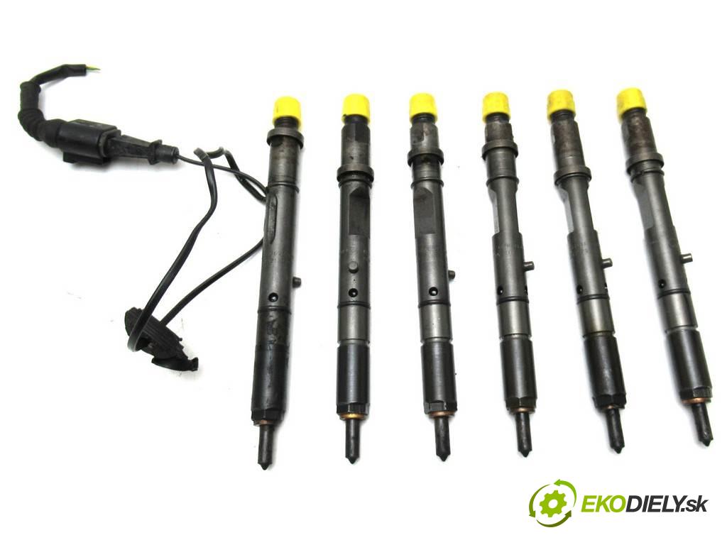 Audi A4 B6  2002 132 kW KOMBI 2.5TDI V6 180KM 00-04 2500 vstřikovací ventily 059130201F