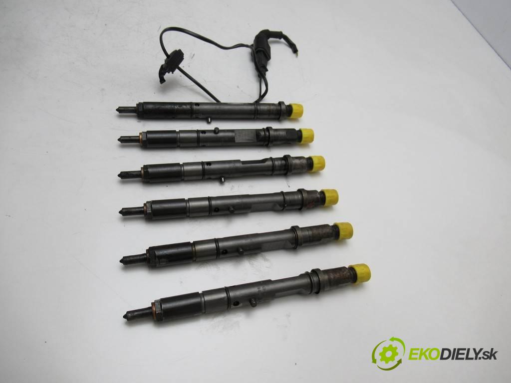 Audi A4 B6  2002 132 kW KOMBI 2.5TDI V6 180KM 00-04 2500 Vstrekovacie ventily 059130201F (Vstrekovacie ventily)