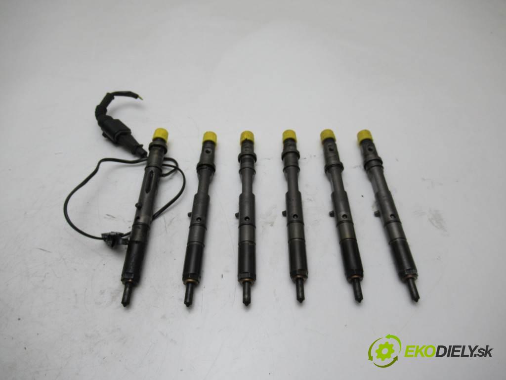 Audi A4 B6  2002 132 kW KOMBI 2.5TDI V6 180KM 00-04 2500 Vstrekovacie ventily 059130201F (Vstrekovacie ventily)