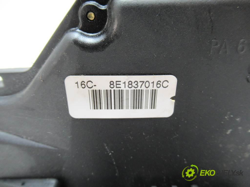 Audi A4 B6  2002 132 kW KOMBI 2.5TDI V6 180KM 00-04 2500 zámok přední část pravý 8E1837016C